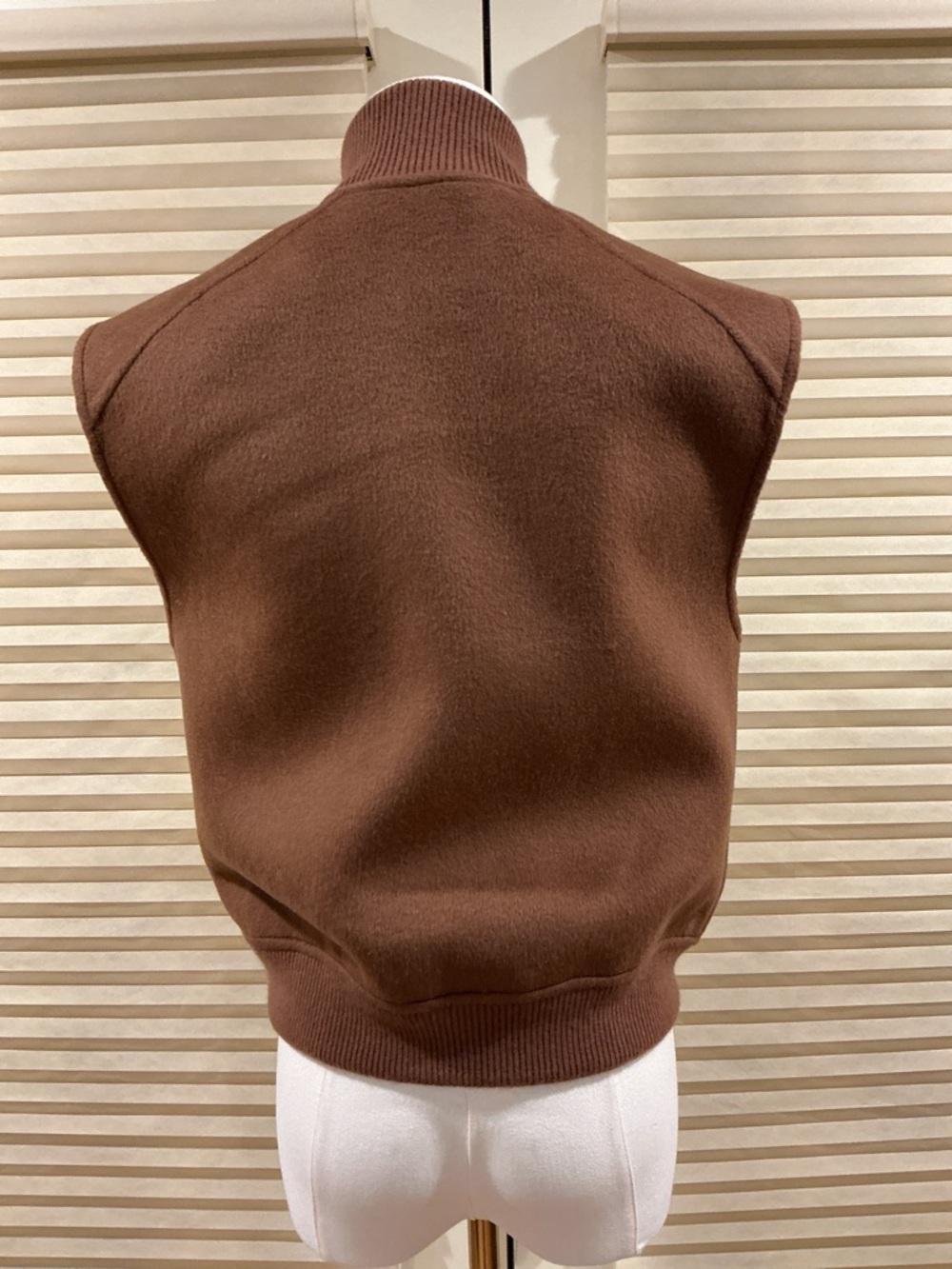 NWOT Hermes Brown Cashmere Sleeveless Zip-Up Funnel Neck Vest, Size 36 = S - Picture 6 of 9
